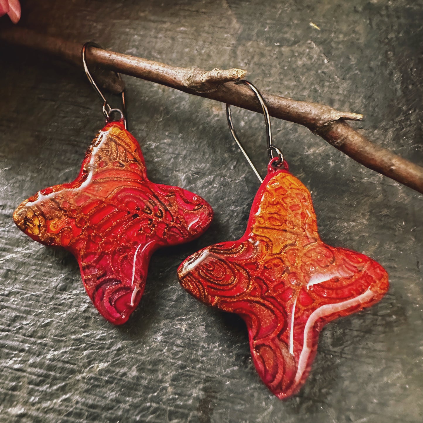 The Aurélie - in cinnabar and amber - handmade ceramic quatrefoil earrings