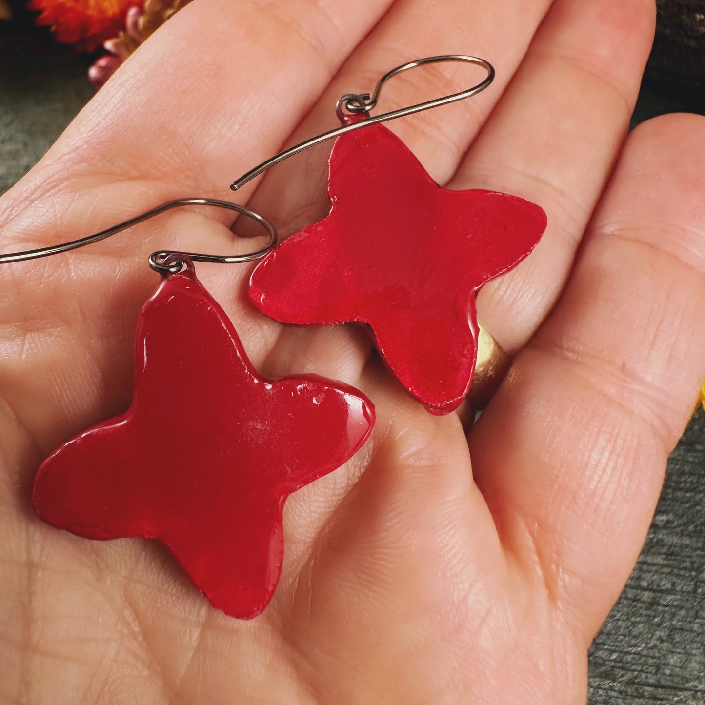 The Aurélie - in cinnabar and amber - handmade ceramic quatrefoil earrings